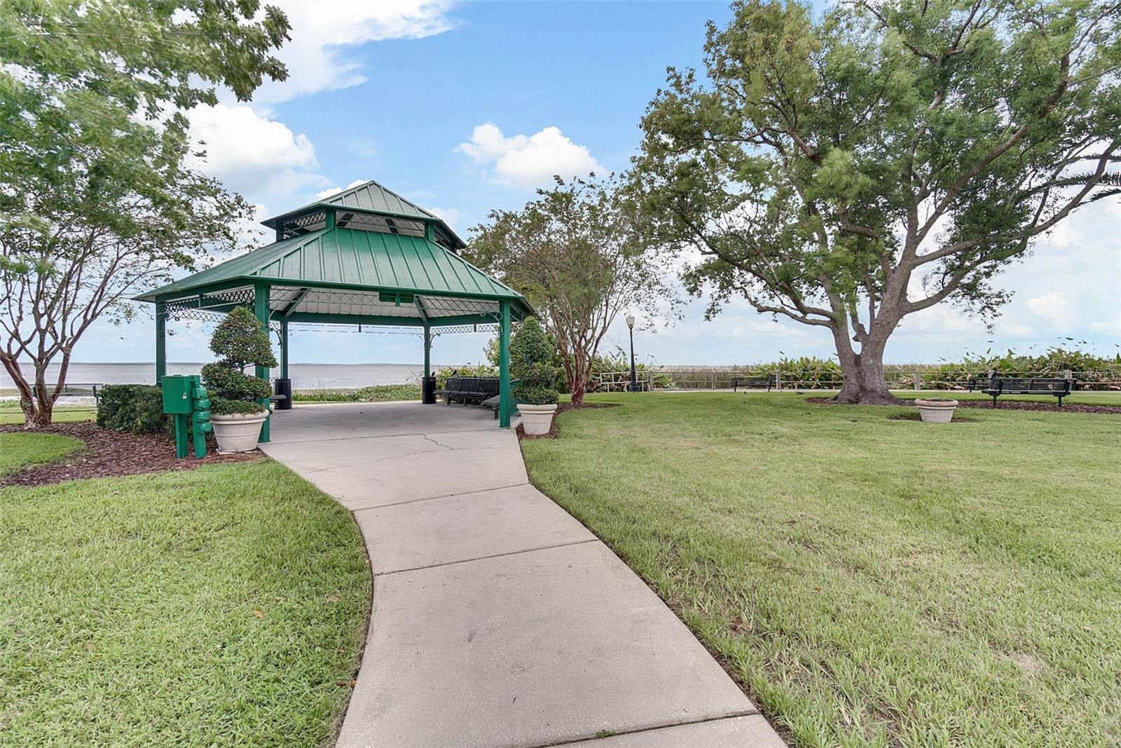 FRIES WINTER GARDEN - Commercial Sale