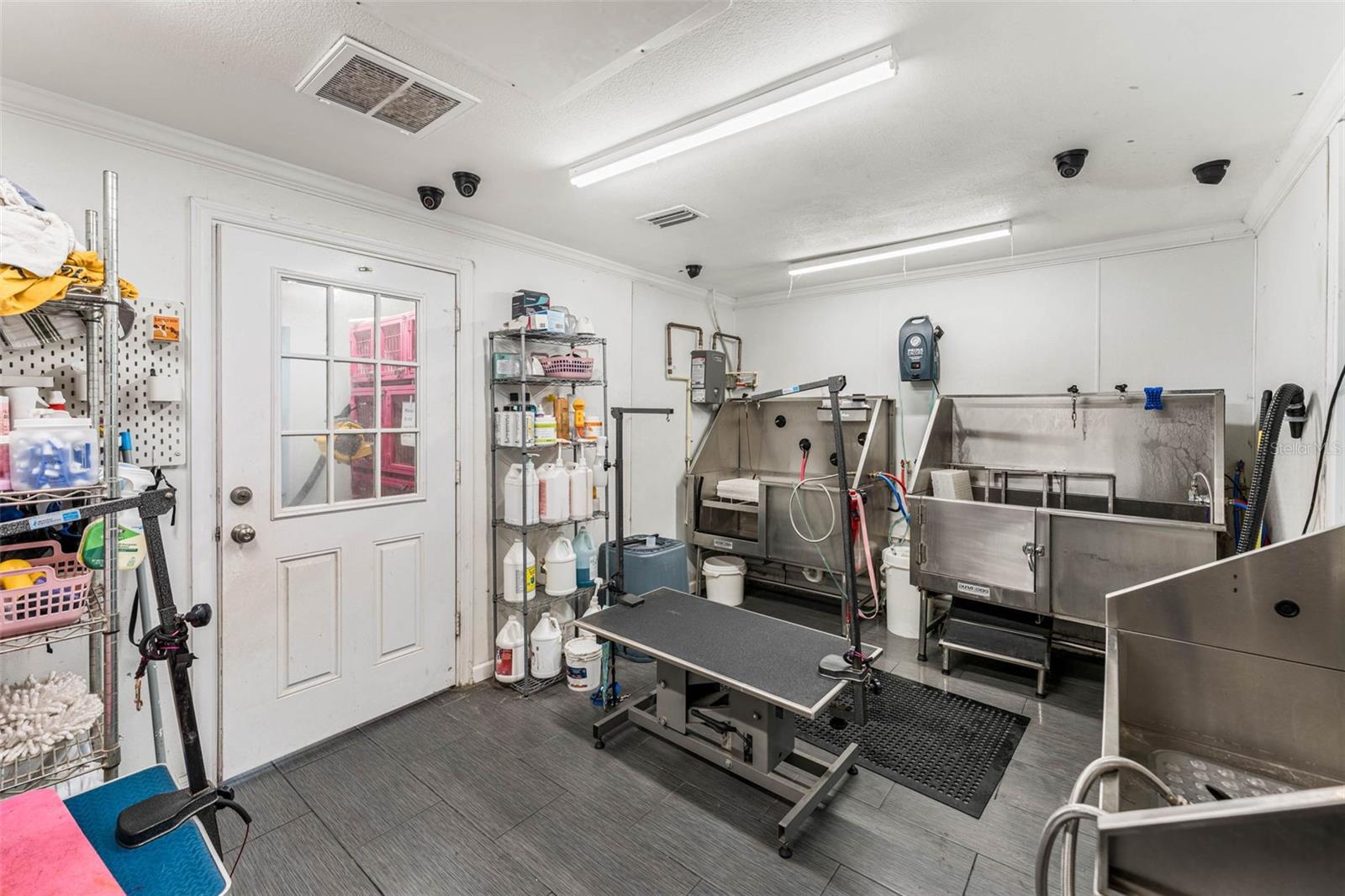 FRIES WINTER GARDEN - Commercial Sale