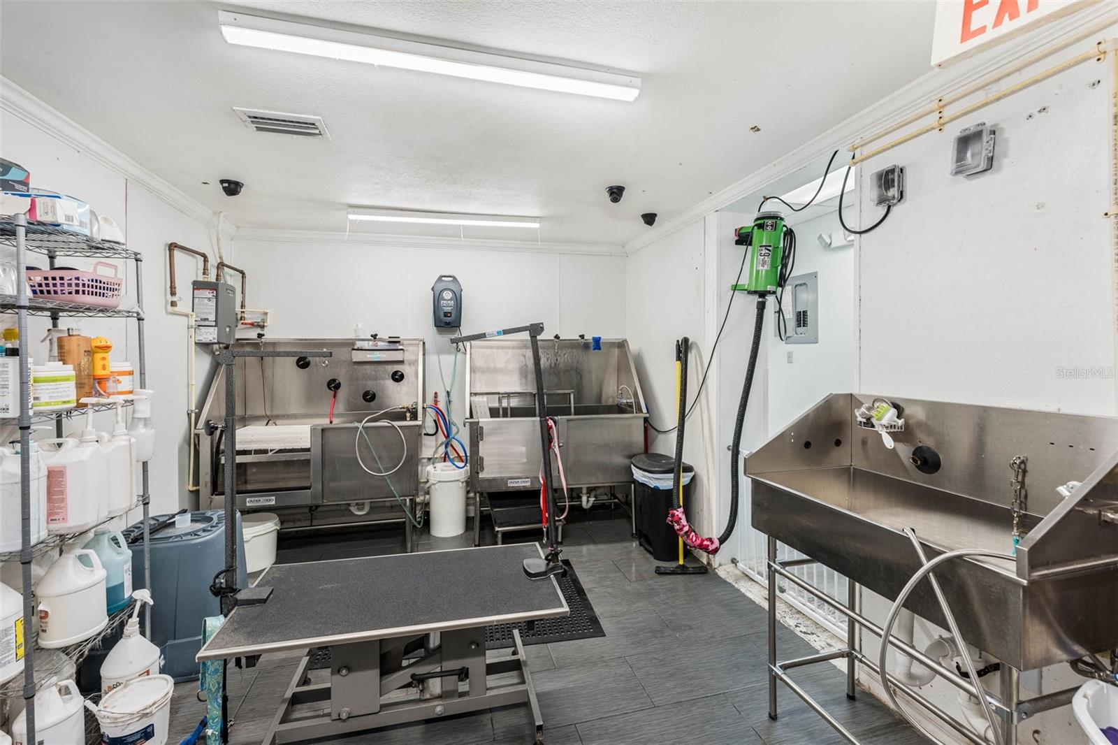 FRIES WINTER GARDEN - Commercial Sale