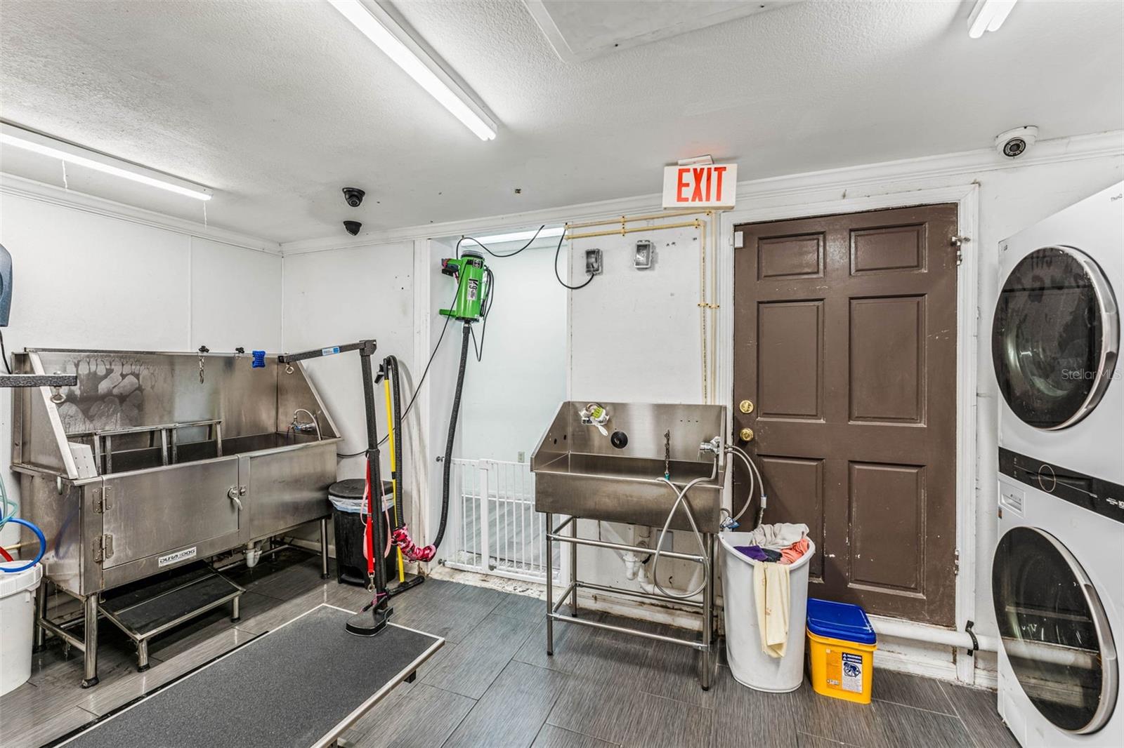 FRIES WINTER GARDEN - Commercial Sale