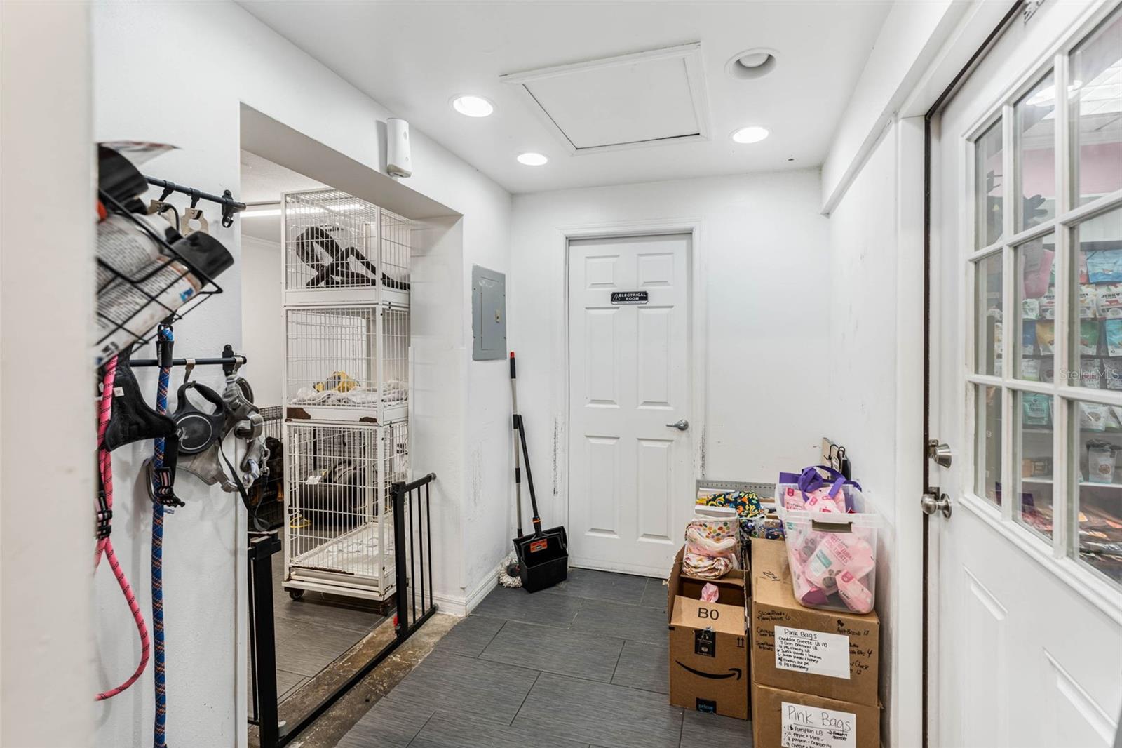 FRIES WINTER GARDEN - Commercial Sale