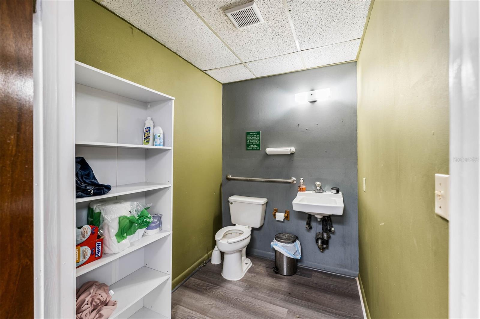 FRIES WINTER GARDEN - Commercial Sale