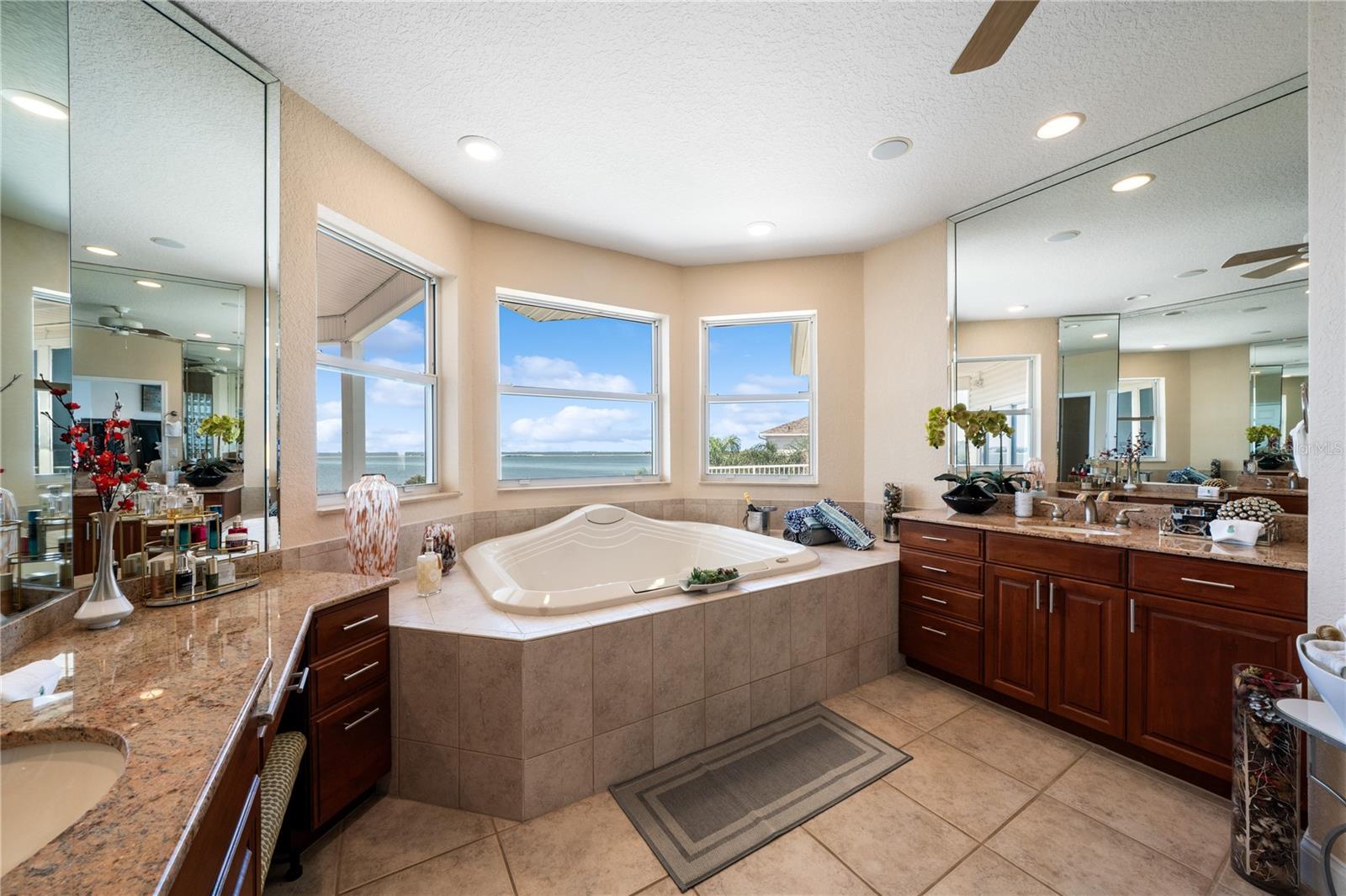 SEA BREEZE ISLAND - Residential