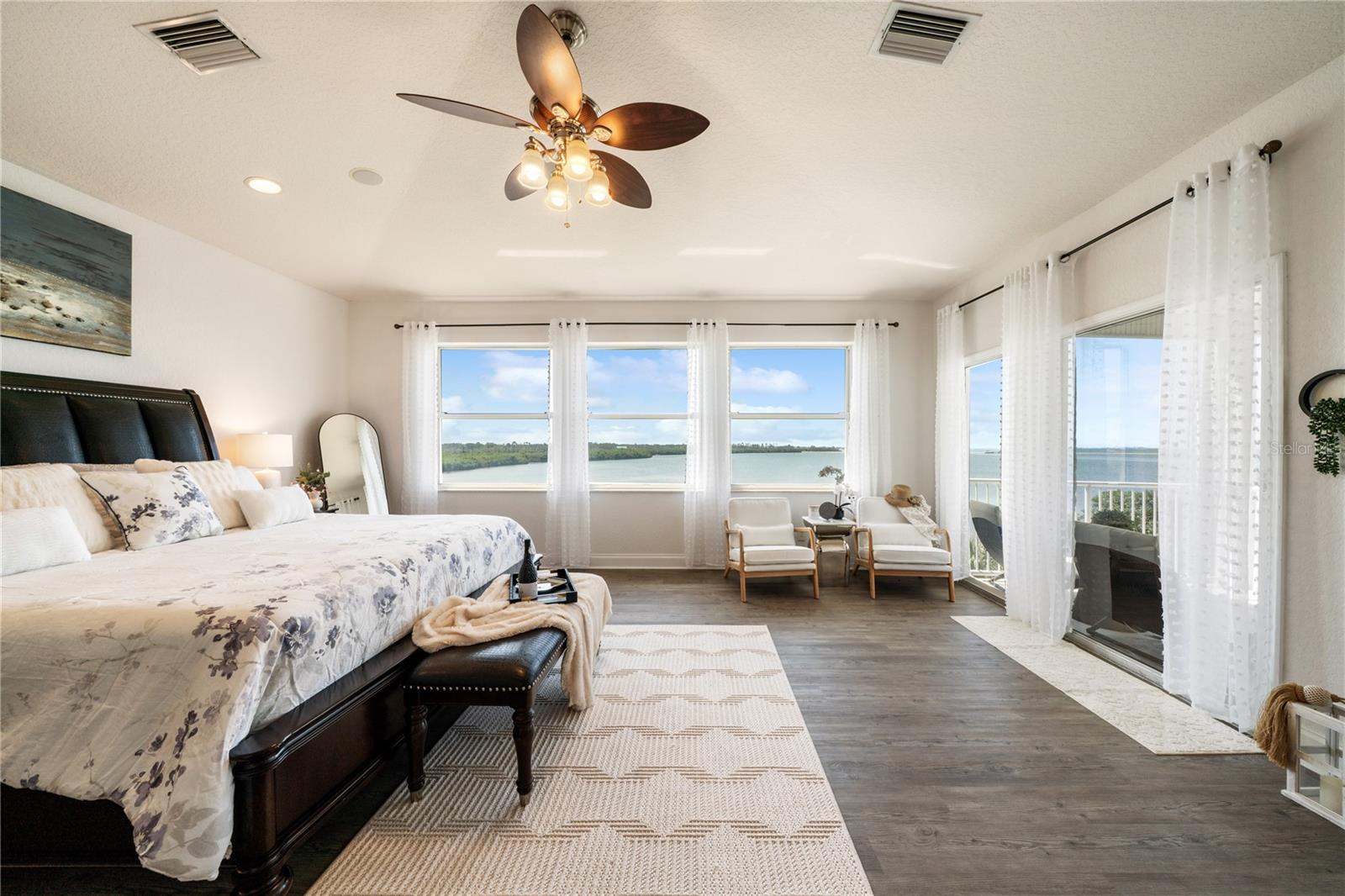 SEA BREEZE ISLAND - Residential