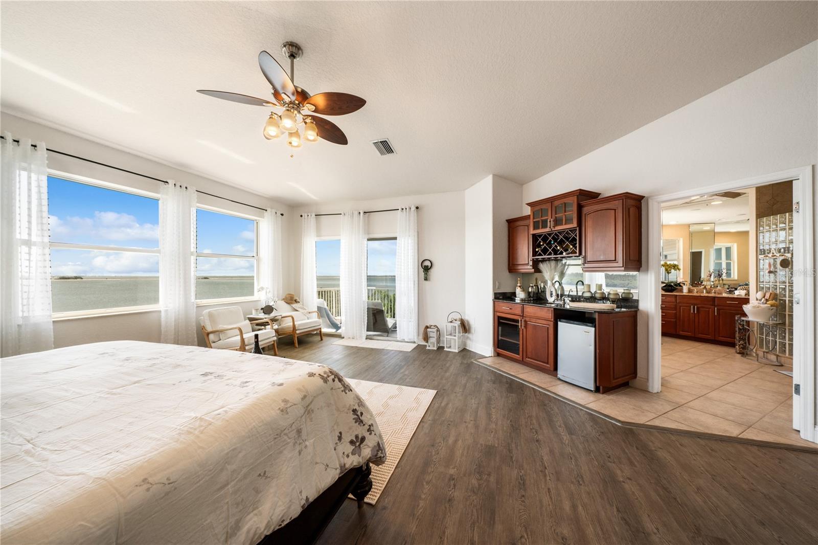 SEA BREEZE ISLAND - Residential