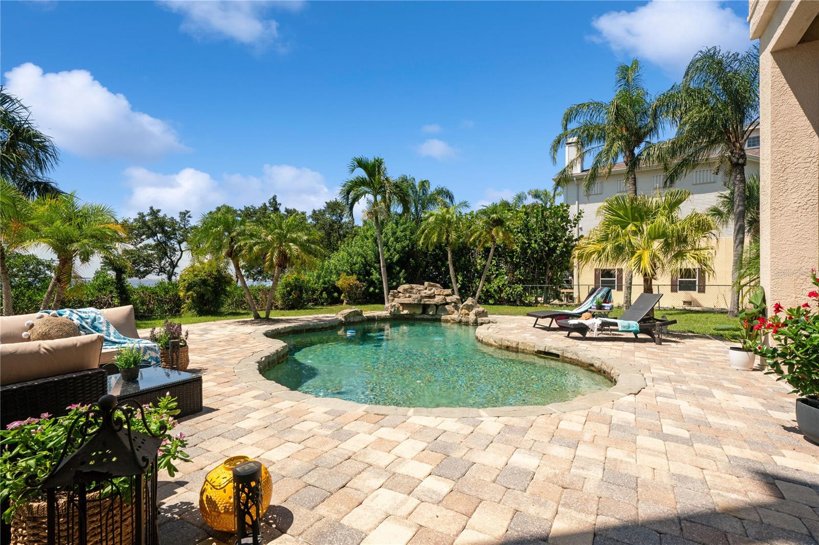 SEA BREEZE ISLAND - Residential