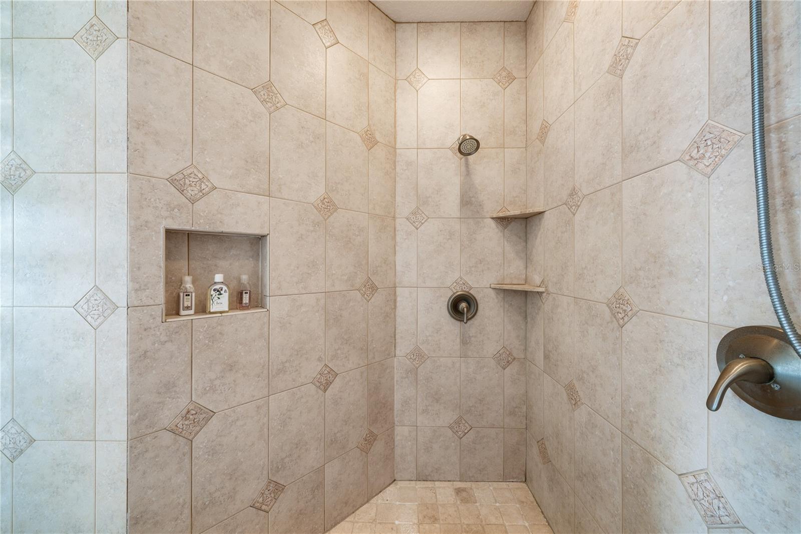 SEA BREEZE ISLAND - Residential