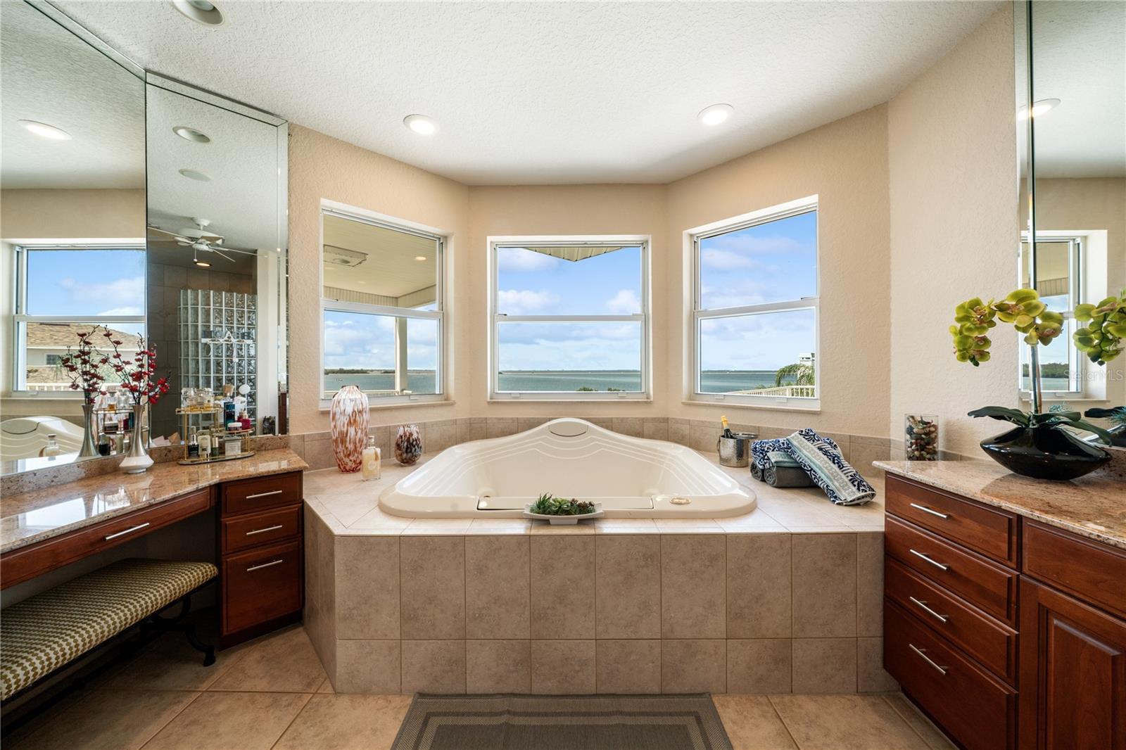 SEA BREEZE ISLAND - Residential