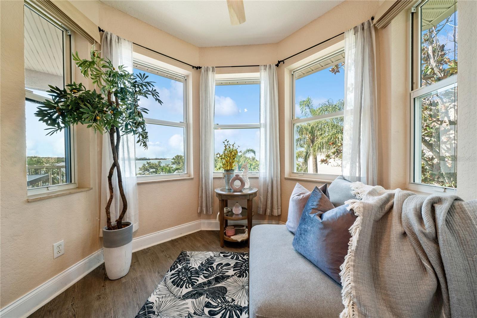 SEA BREEZE ISLAND - Residential