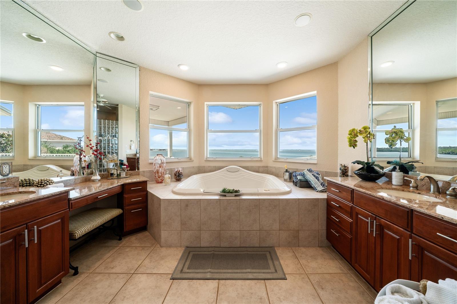 SEA BREEZE ISLAND - Residential