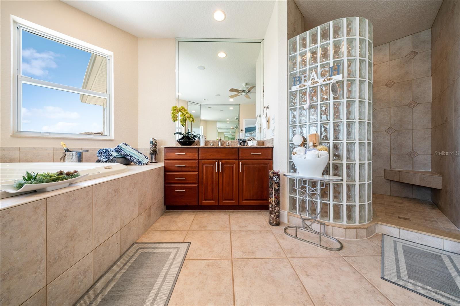 SEA BREEZE ISLAND - Residential