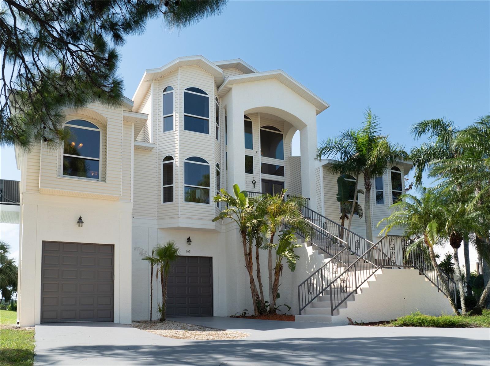 1661 SEA BREEZE DRIVE