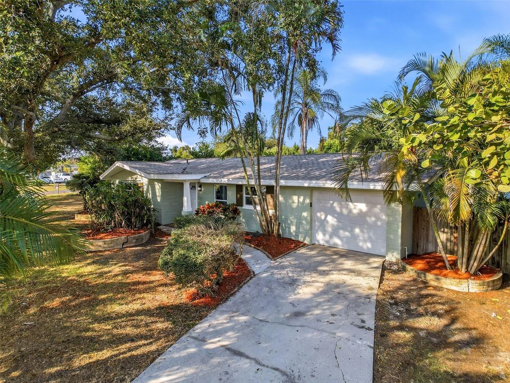 Photo of 1406 S Lake Avenue, Clearwater, FL 33756 (MLS # W7881181)
