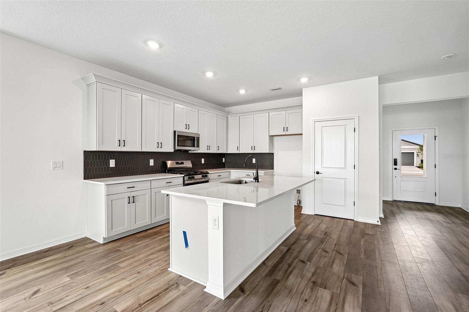 8712 CANARD COVE