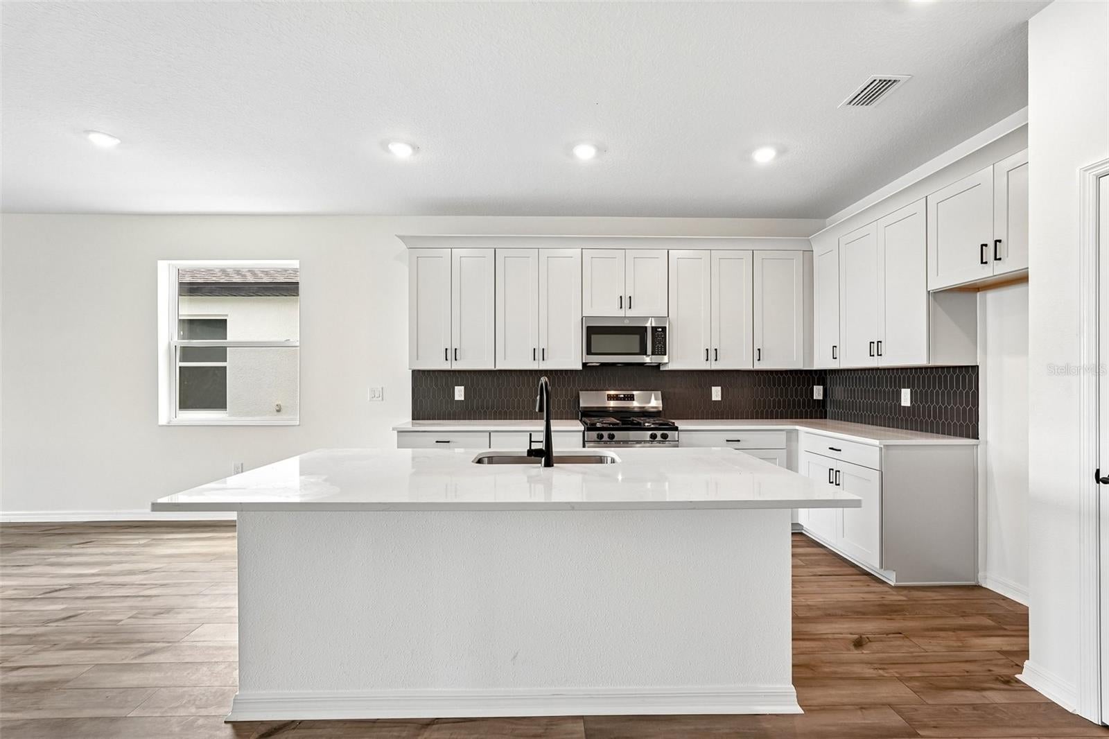 8712 CANARD COVE