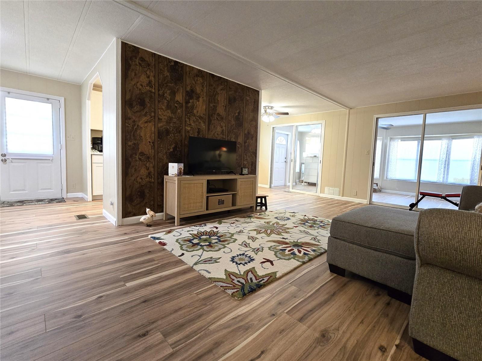 SHADOW BROOK MOBILE HOME - Residential