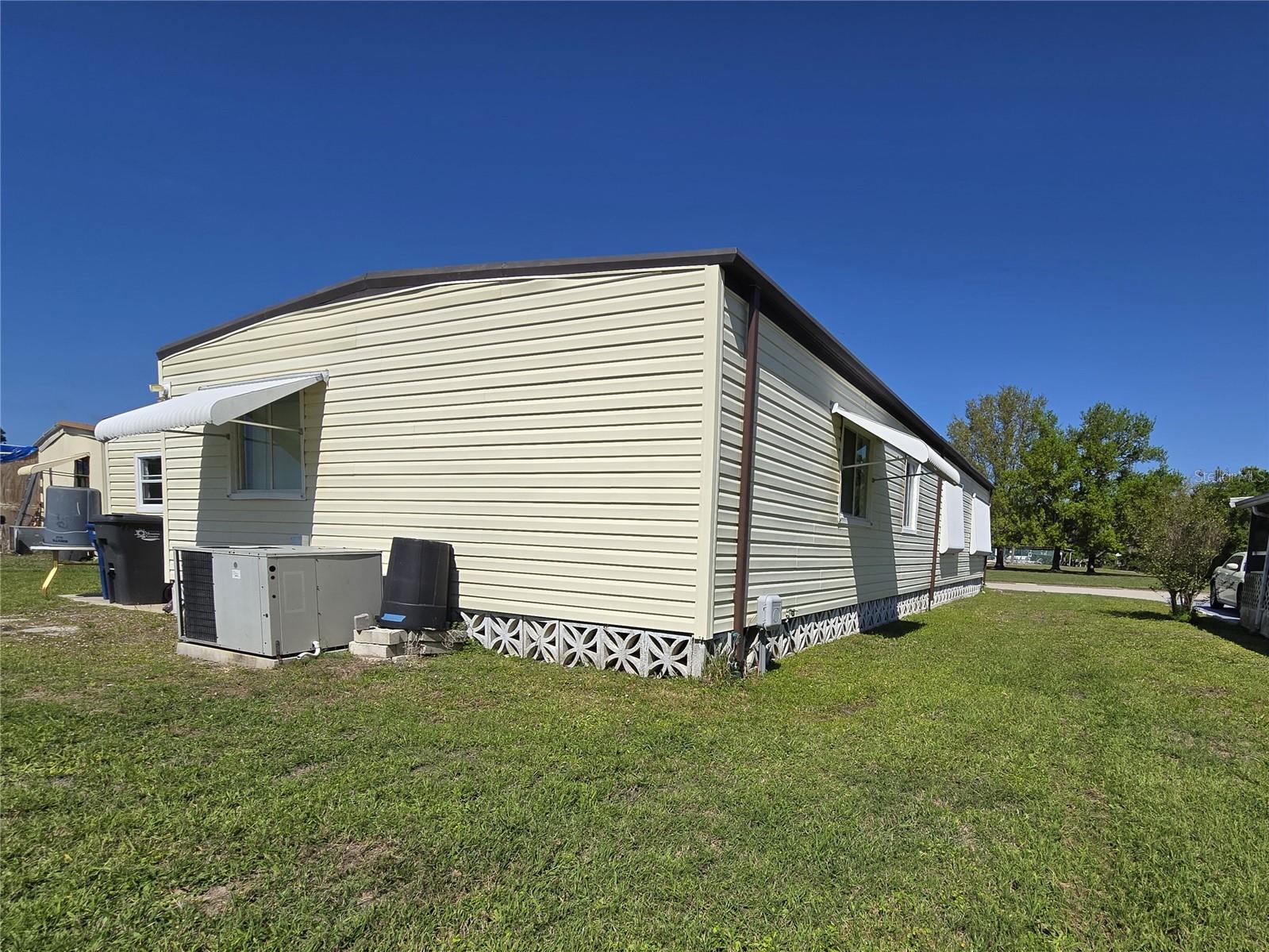 SHADOW BROOK MOBILE HOME - Residential