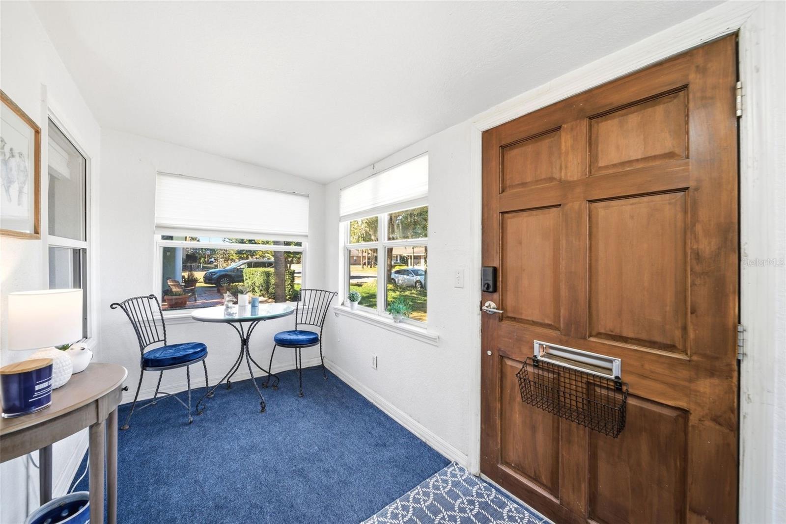 764 W COMSTOCK AVENUE