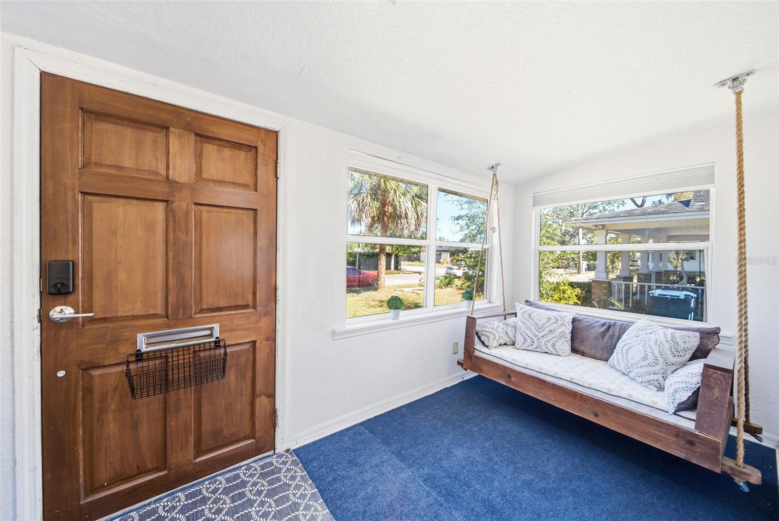 764 W COMSTOCK AVENUE