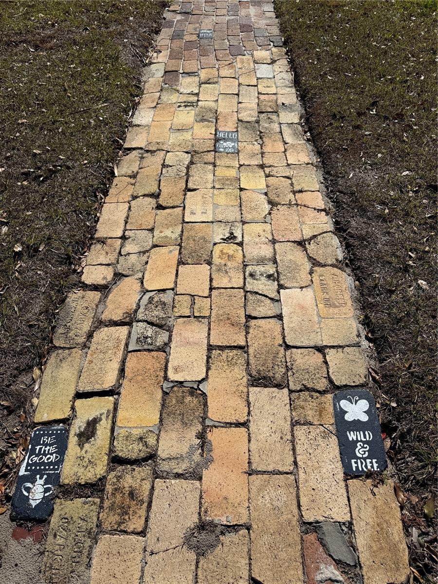 764 W COMSTOCK AVENUE