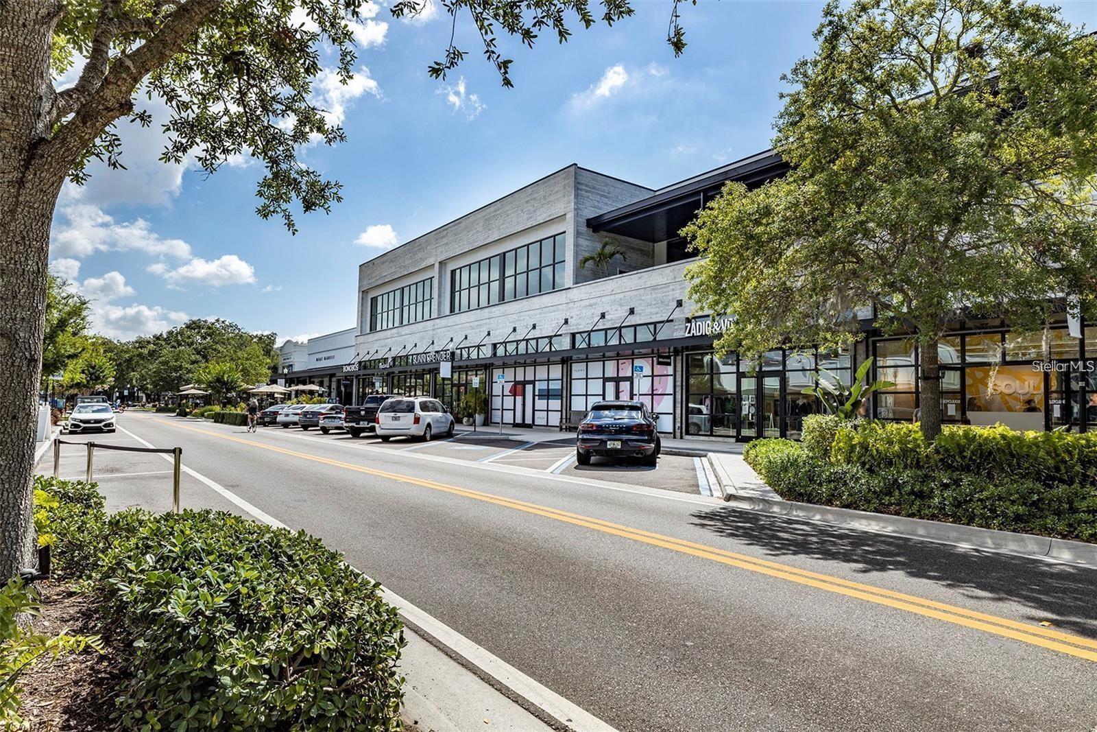 OLD HYDE PARK VILLAGE RESIDENT - Residential Lease