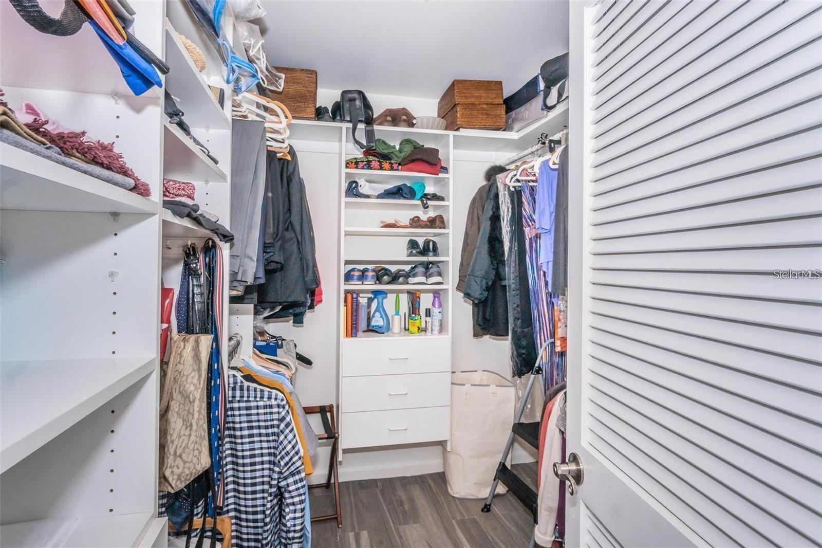 OLD HYDE PARK VILLAGE RESIDENT - Residential Lease