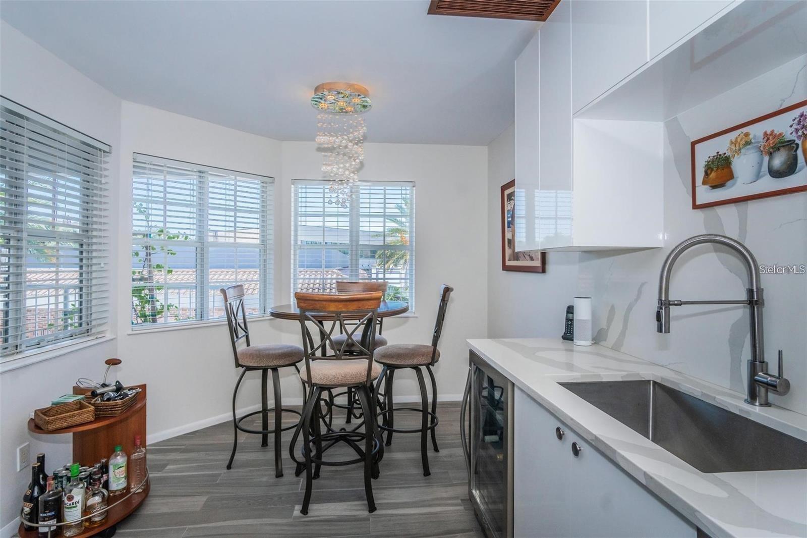 OLD HYDE PARK VILLAGE RESIDENT - Residential Lease