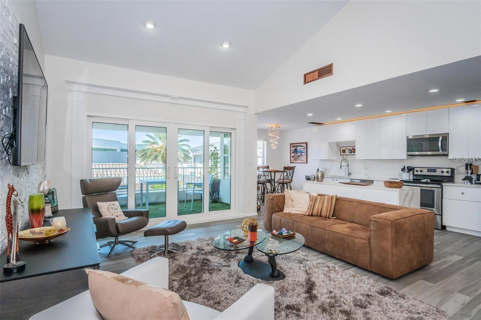 OLD HYDE PARK VILLAGE RESIDENT - Residential Lease