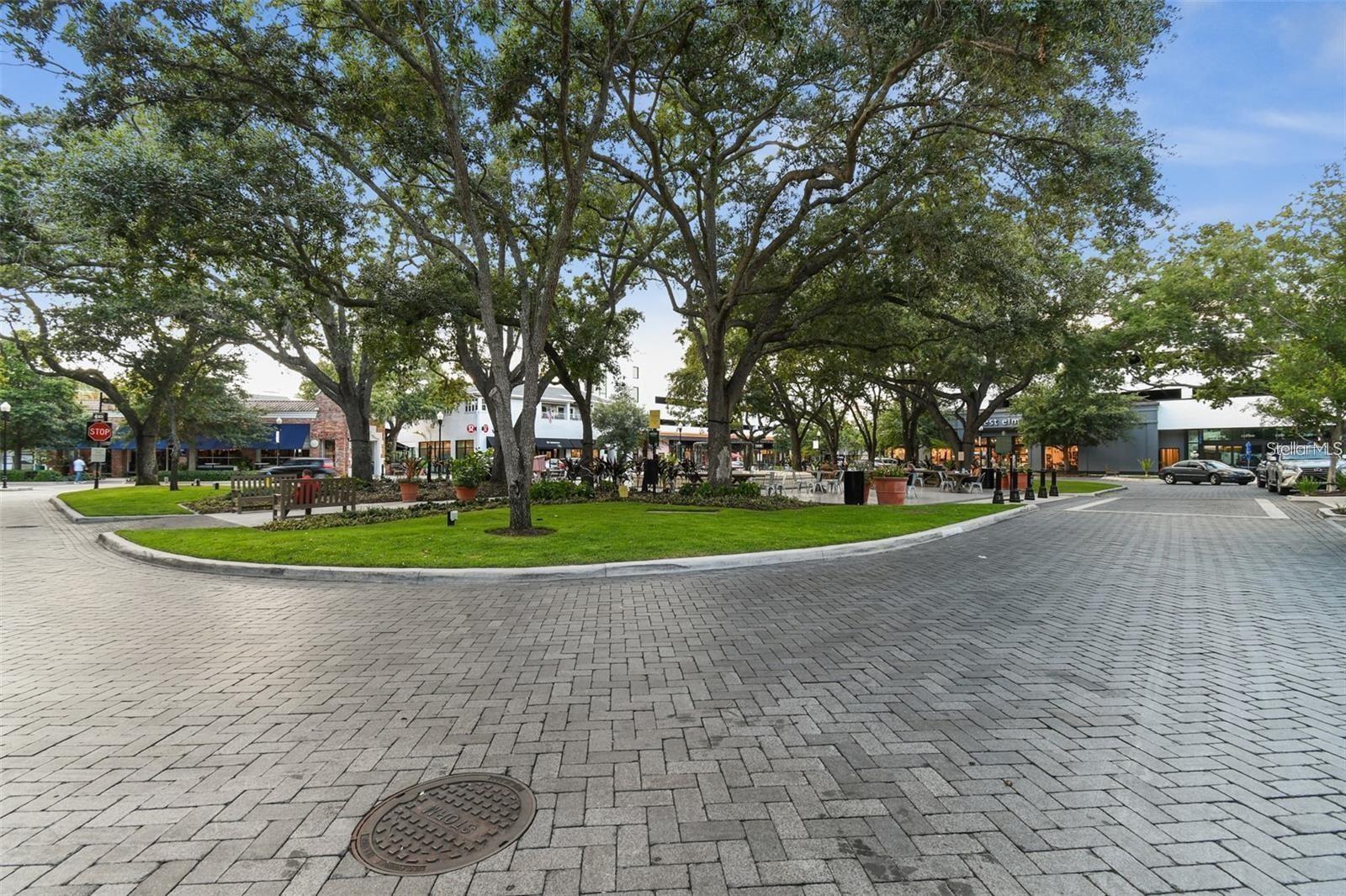 OLD HYDE PARK VILLAGE RESIDENT - Residential Lease