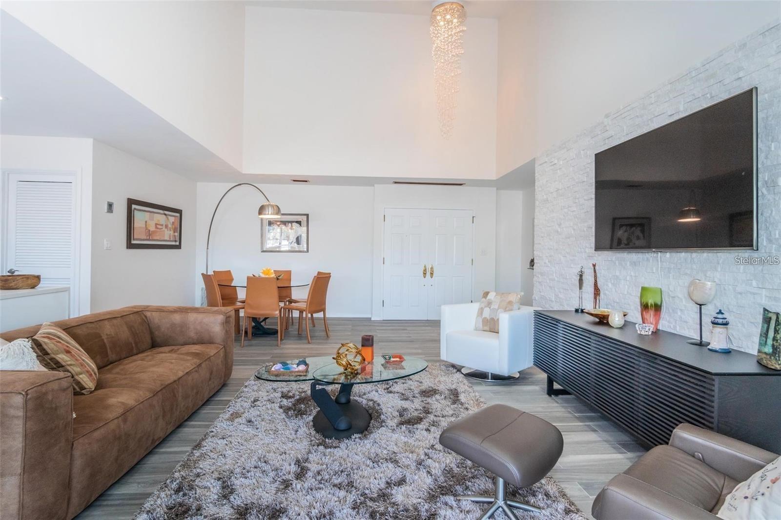 OLD HYDE PARK VILLAGE RESIDENT - Residential Lease