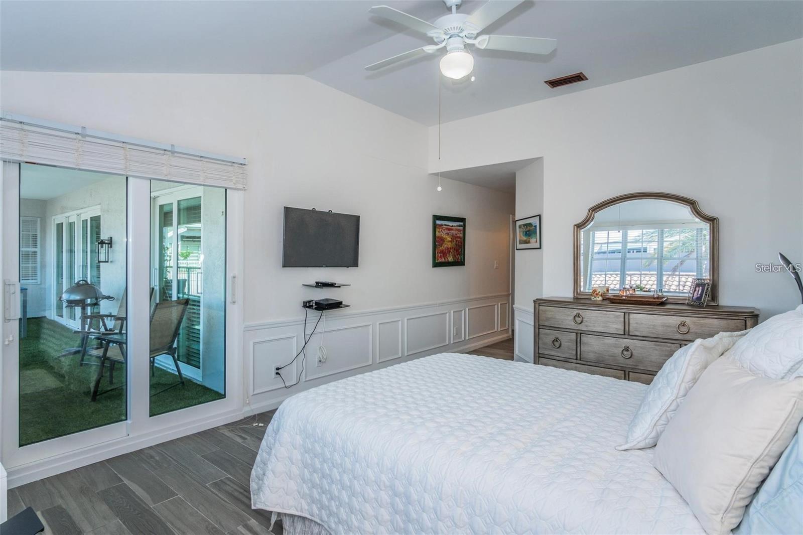 OLD HYDE PARK VILLAGE RESIDENT - Residential Lease