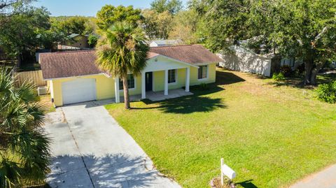 A home in LAND O LAKES