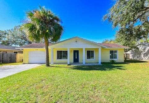 A home in LAND O LAKES