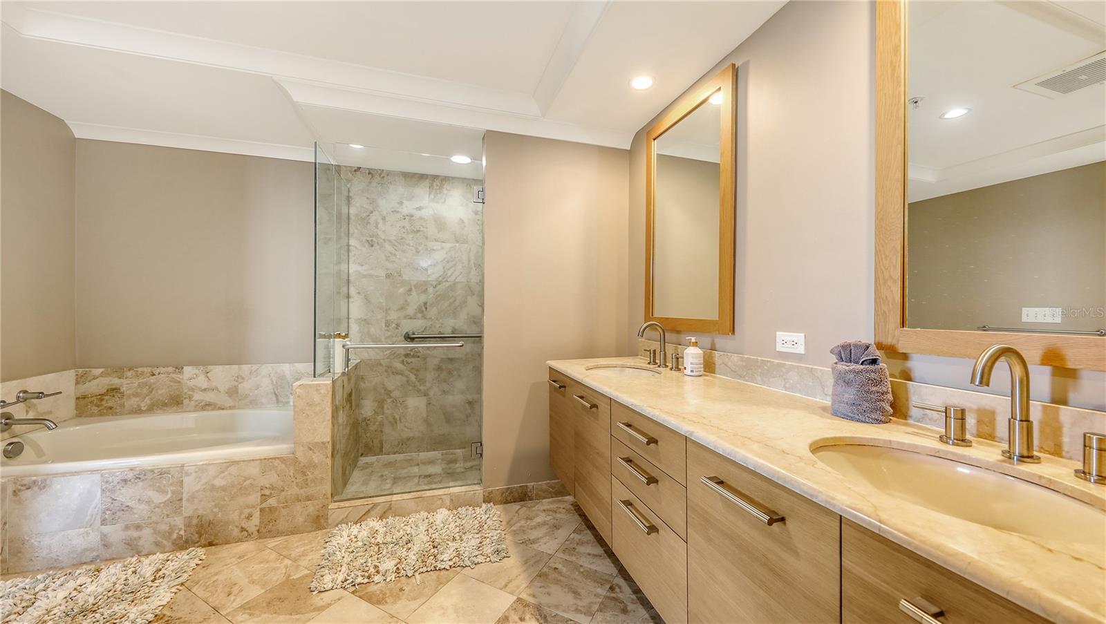 1350 MAIN RESIDENTIAL - Residential