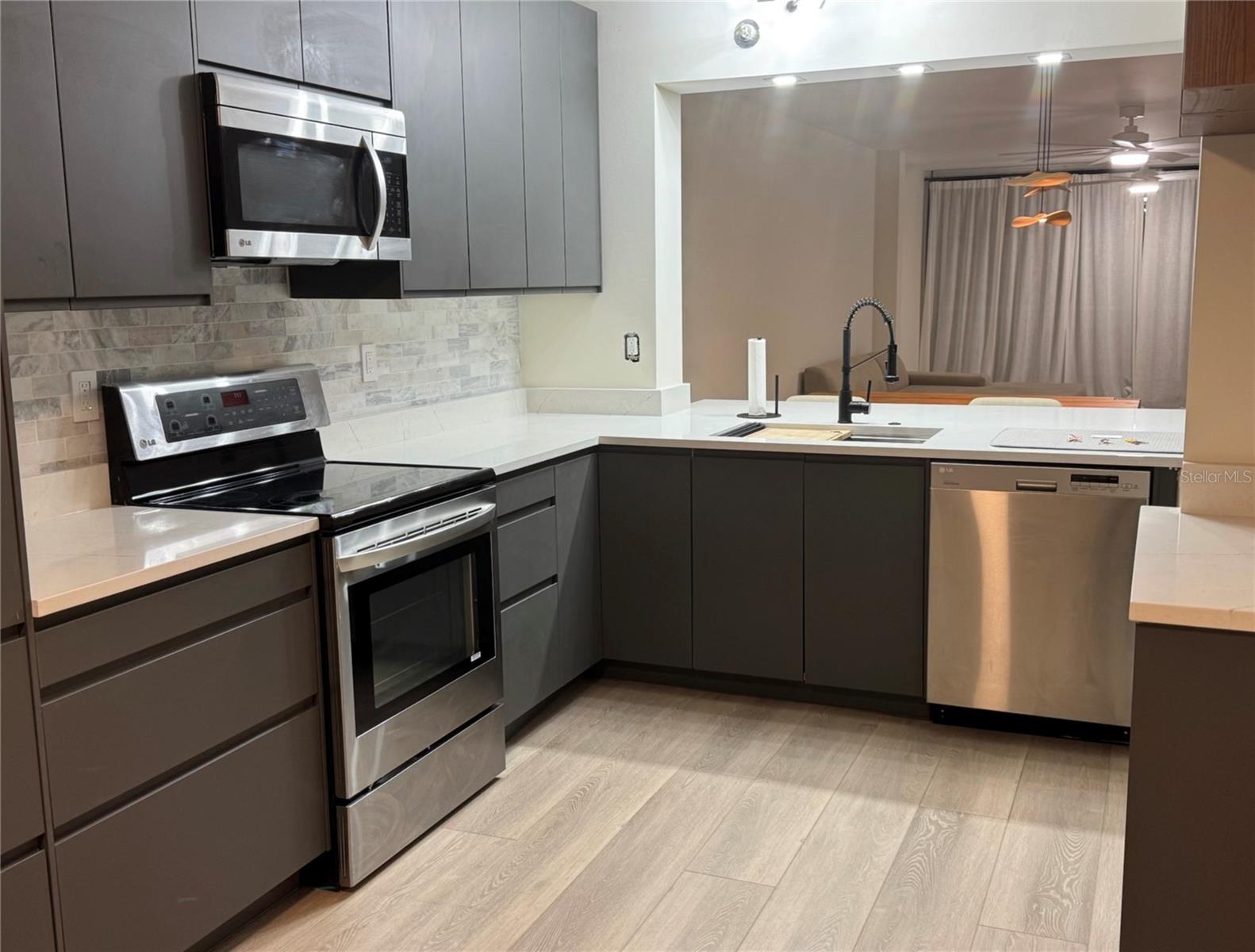 THE FAIRWAYS AT PINEBROOK PH II - Residential Lease