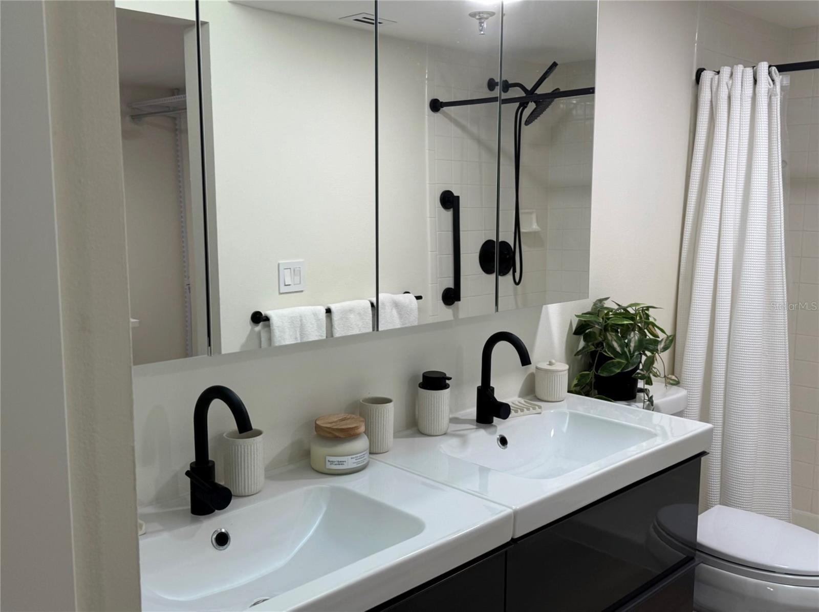 THE FAIRWAYS AT PINEBROOK PH II - Residential Lease