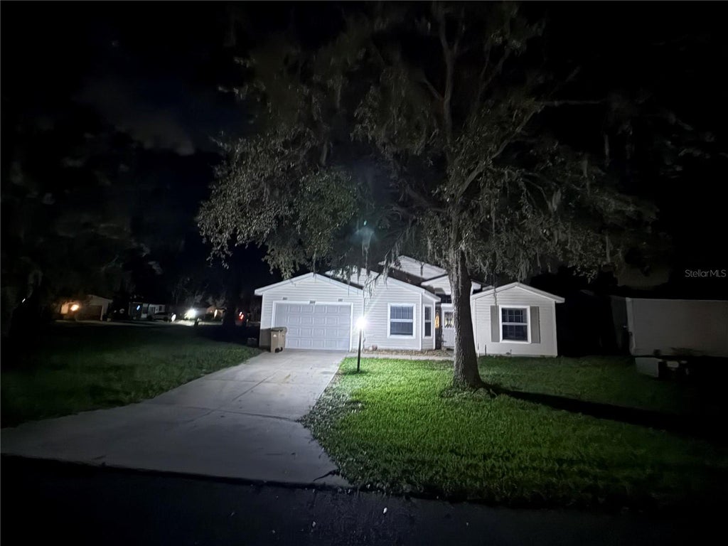 Photo of 25607 Belle Helene, Leesburg, FL 34748 (MLS # G5106688)