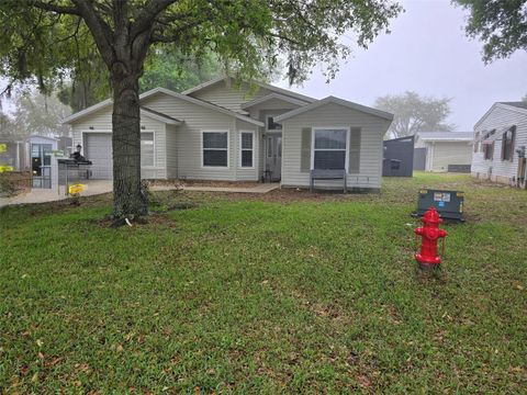 25607 BELLE HELENE LEESBURG FL 34748