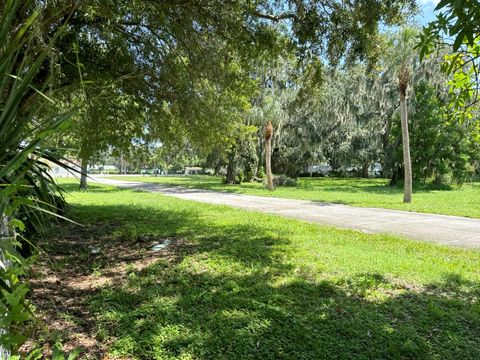 A home in PALMETTO