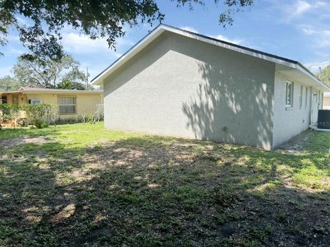 A home in PALMETTO