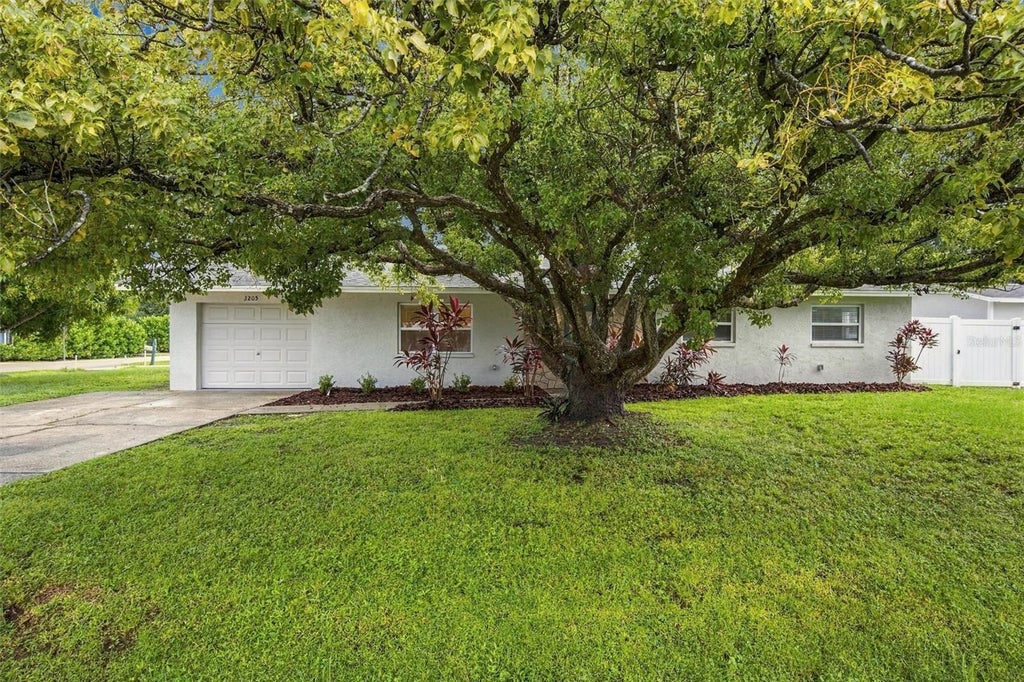 Photo of 3205 Dunbar Drive, Sarasota, FL 34232 (MLS # TB8556549)