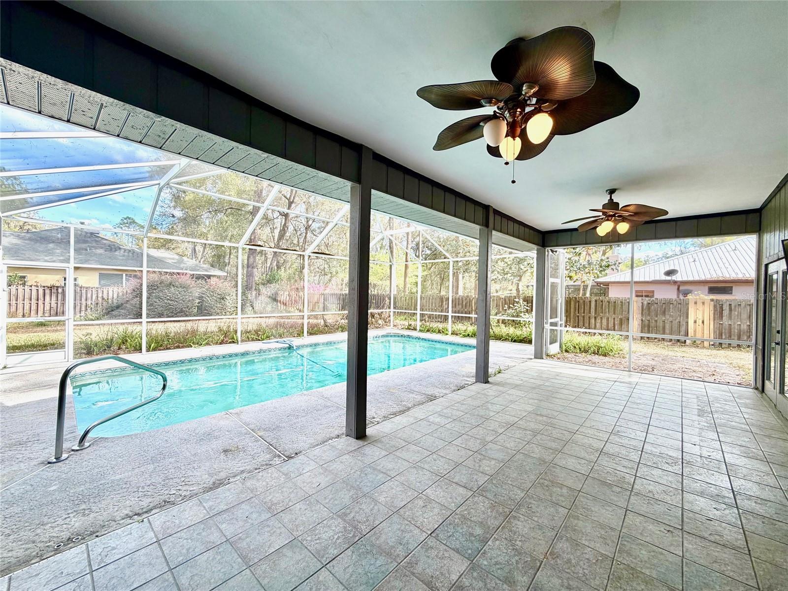 ASHTON - Residential