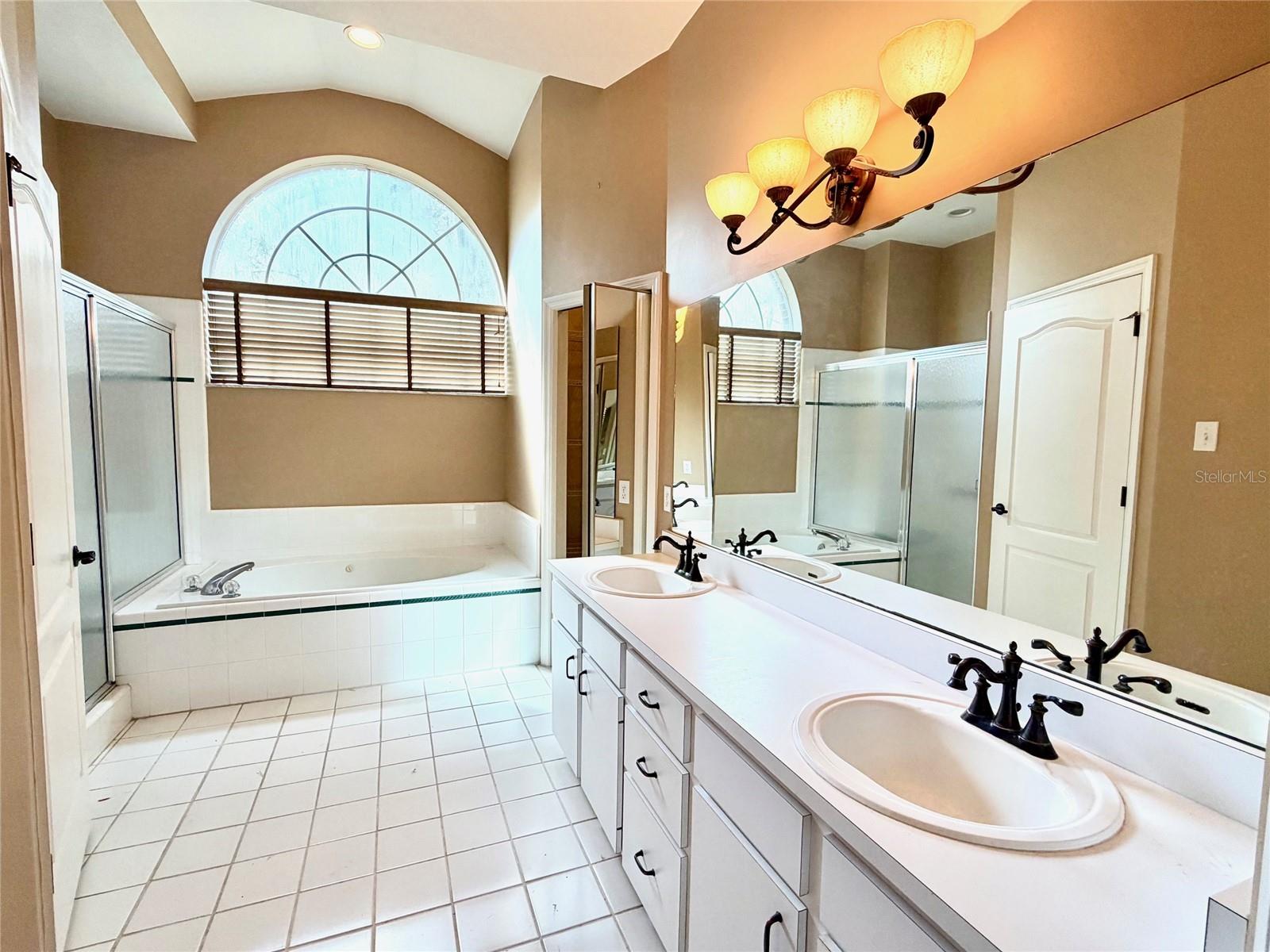 ASHTON - Residential