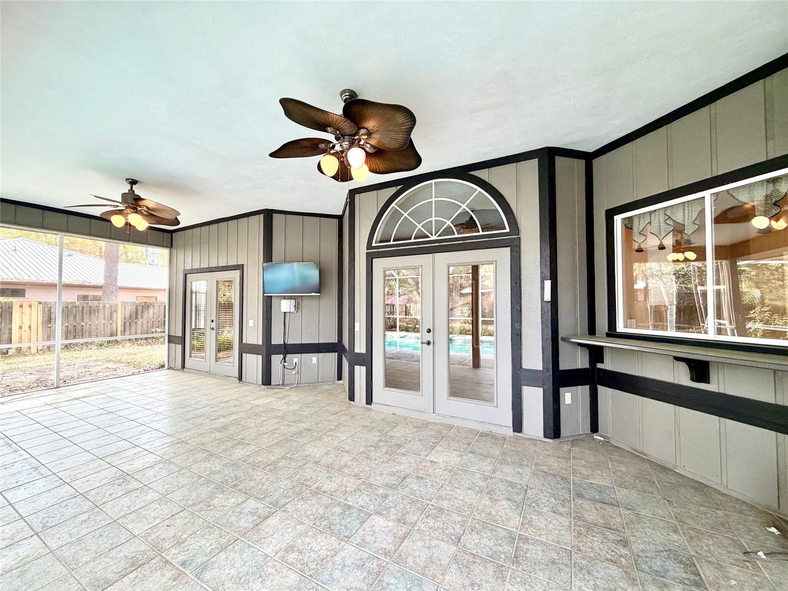 ASHTON - Residential