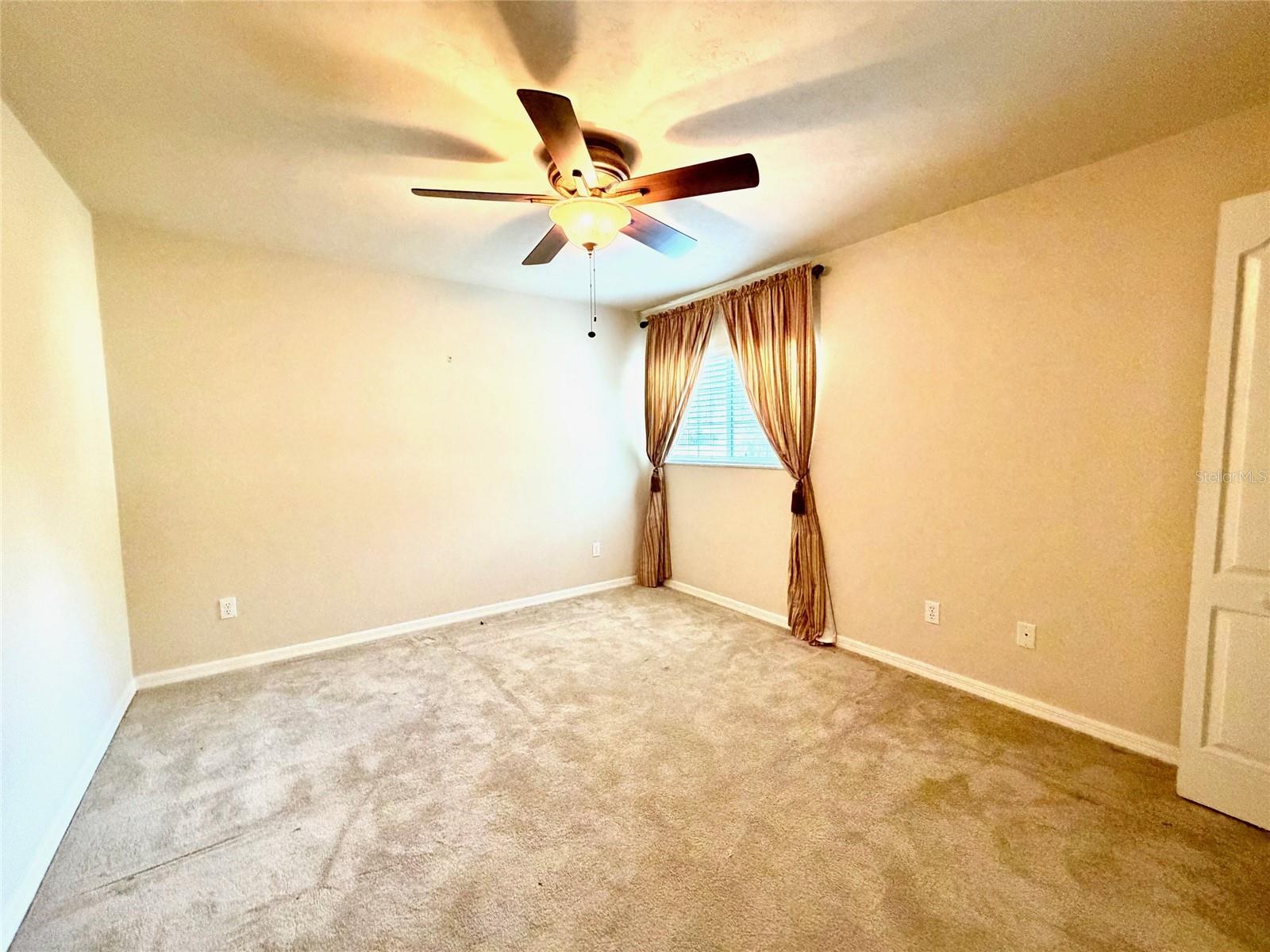 ASHTON - Residential