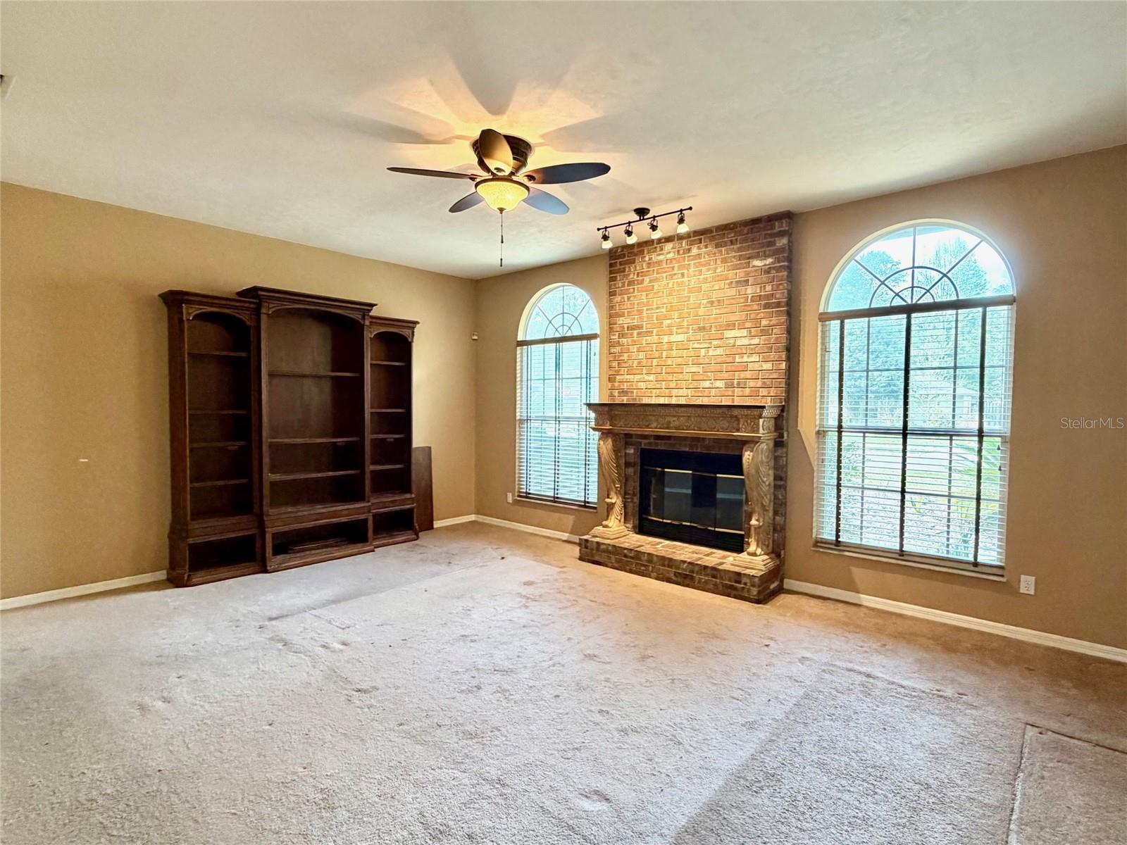 ASHTON - Residential