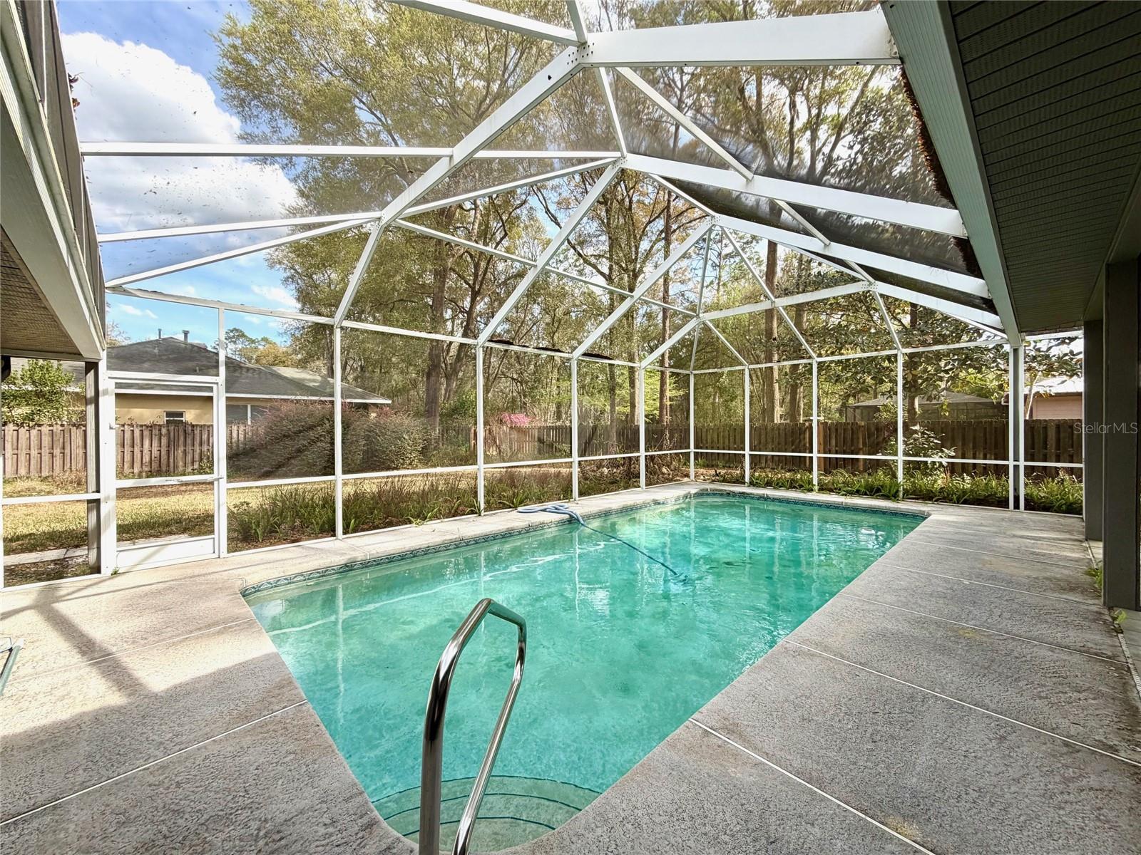 ASHTON - Residential