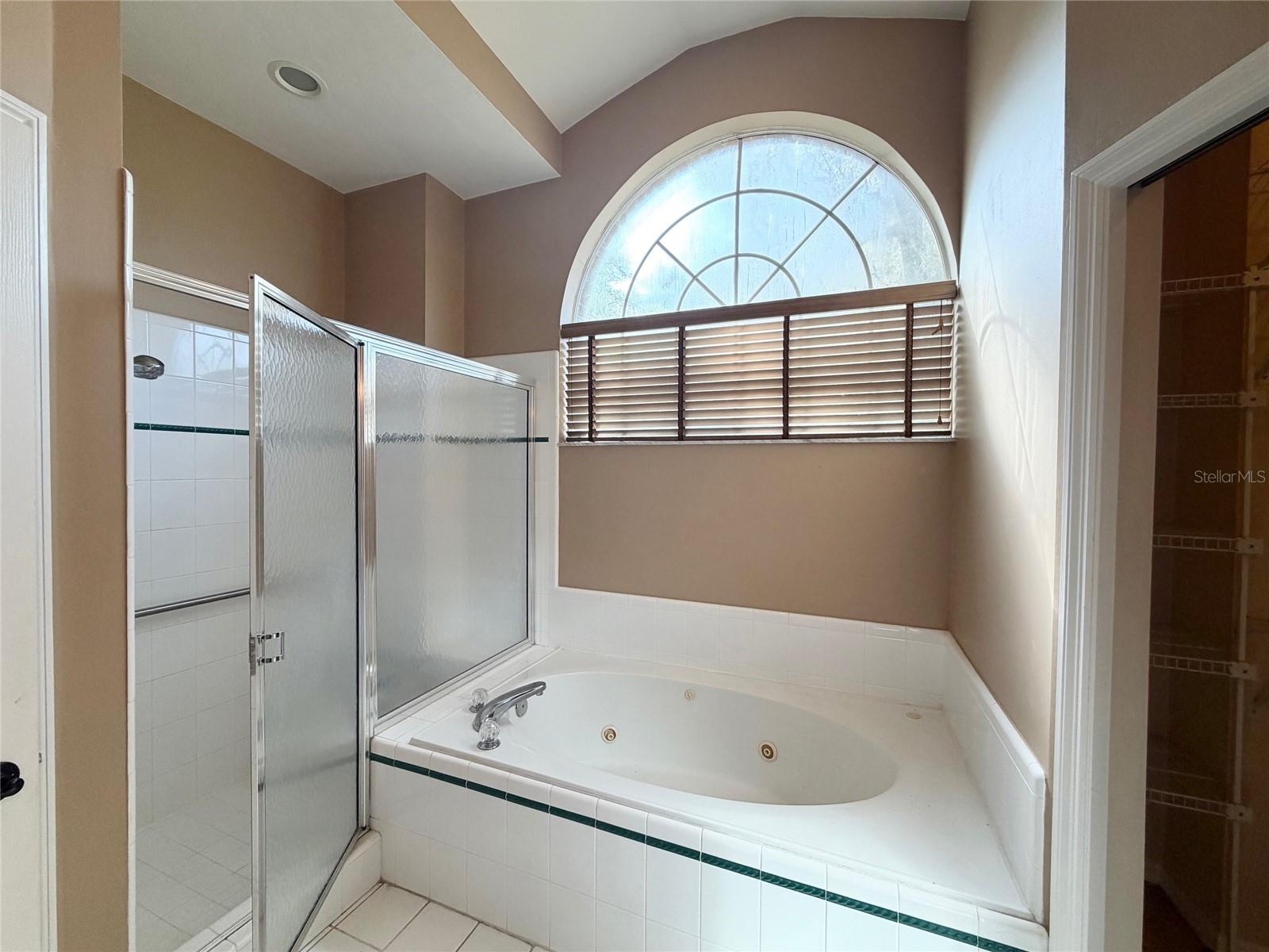 ASHTON - Residential