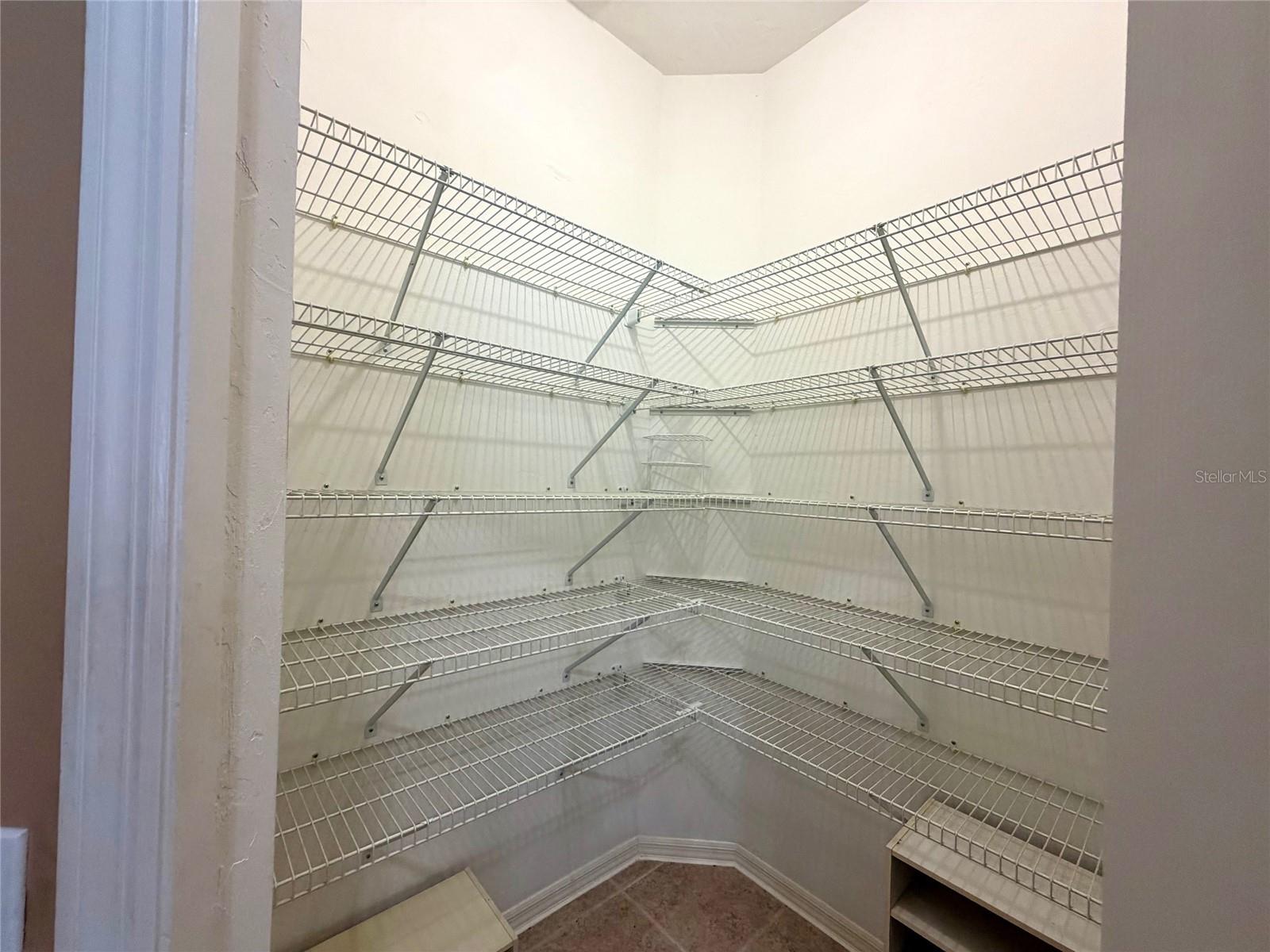 ASHTON - Residential