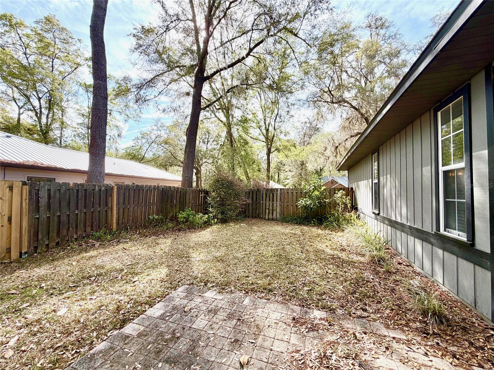 ASHTON - Residential